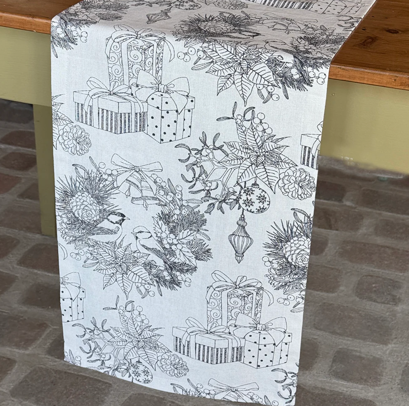 Holiday Celebration Runner